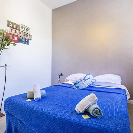 Guisol - Typical 3 Bedroom Ac Near Port Apartment