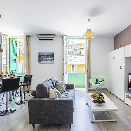 Apartment Guisol - Typical 3 Bedroom Ac Near Port