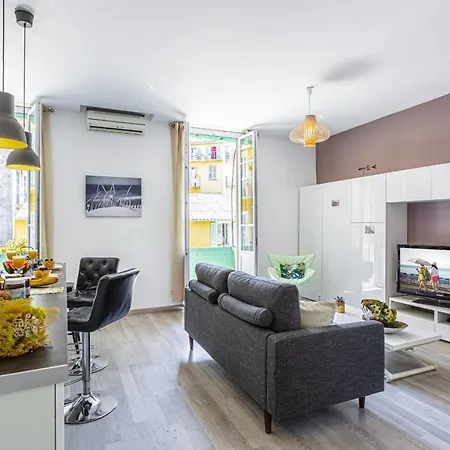 Guisol - Typical 3 Bedroom Ac Near Port Appartamento